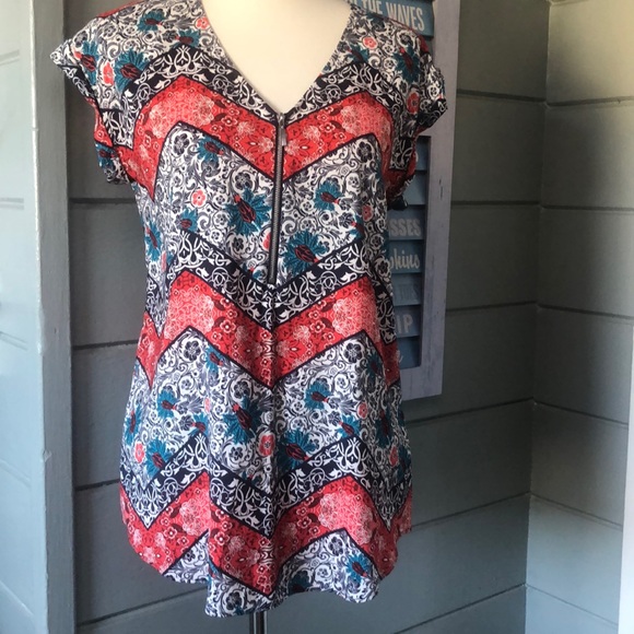Express short sleeve colorful print top. Adj. front zipper excellent condition. - Picture 4 of 16